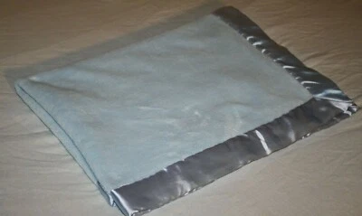 Manta Spa Seda Bebé Azul Chenilla Felpa Borde Satinado Vellón Suave Lovey Niños Foto 1 de 4