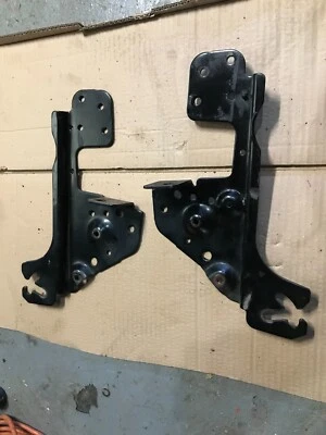 D2 2012 troy-bilt 42" bronco riding mower model 13wx78ks011 HOOD MOUNT BRACKETS - Image 1 of 4