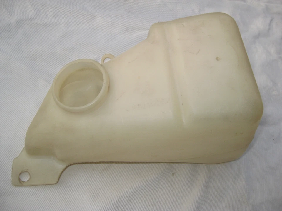NOS BUICK LeSabre Electra 1977-1981 Riviera 1977 1978 GM Windshield Washer TANK Foto 1 de 4