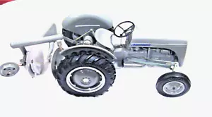 Vintage Topping Ferguson 30 Tractor & Disc Plow 1/12 plastic 1954 Very Nice - Picture 1 of 11