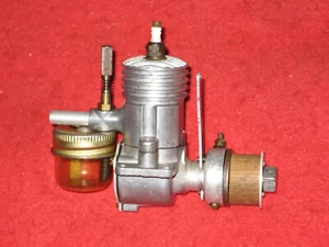 READ VINTAGE 1947 GENIE 29 GAS SPARK MODEL AIRPLANE ENGINE wTANK - Picture 1 of 4