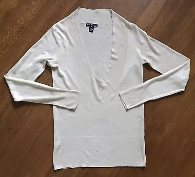 Suéter Pullover para Mujer Club Monaco Cuello en V Profundo Beige Lino Talla S Foto 1 de 4