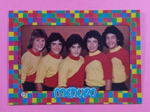 Tarjeta adhesiva Menudo 1983 Topps #17 banda de chicos de música pop latina completa tu conjunto - Imagen 1 de 2