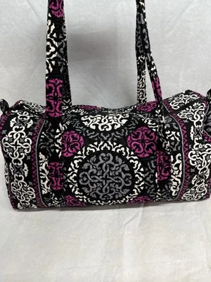 Bolsa de viagem Vera Bradley padrão aposentado "Canterbury Magenta" geométrica versátil - Imagem 1 de 4