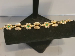 Vintage Green Cabochon Rhinestone Floral BRACELET Gold Tone - Picture 1 of 9