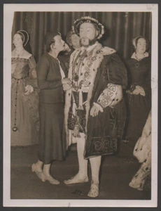 Foto Film THE PRIVATE LIFE OF THE SIX WOMLI OF HEINRICH VIII. Binnie Barnes 1933 - Bild 1 von 2