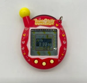 2004 Tamagotchi Connection mit gelben & rosa Herzen Haustier Schlüsselanhänger Bandai Rd Dscrp - Bild 1 von 2