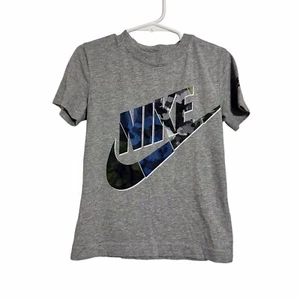 The Nike Tee Boys Size 4 Gray Camo Swoosh Short Sleeve Cotton Blend Top T-Shirt - Picture 1 of 5
