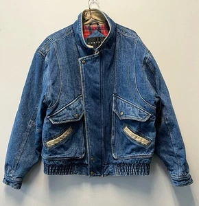 Chaqueta de bombardero de mezclilla con ribete de cuero cuello de gamuza forrada a cuadros contexto de colección—L alta - Imagen 1 de 11