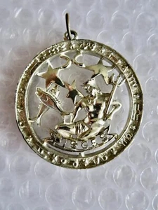 pISCES ASTROLOGY BIRTH SUN SIGN ZODIAC VINTAGE JEWELRY METAL PENDANT neocurio - Picture 1 of 5
