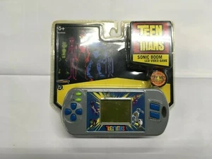 Vintage Teen Titans Sonic Boom LCD Video Game Handheld Electronic 2005 - Picture 1 of 5