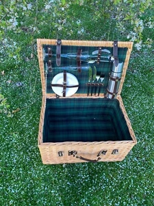 LUXURY Tartan Picnic Hamper Designer Champagne Flutes Glasses Cutlery Flask - Picture 1 of 15