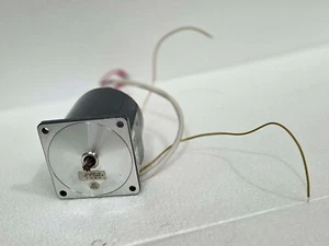 GEAR MOTOT CZAC8001-40-3P-4F-AC230-B NEW - Picture 1 of 12