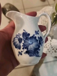 Vintage Royal Copenhagen Porzellan blaue Blume geschwungen creme Krug - Bild 1 von 7