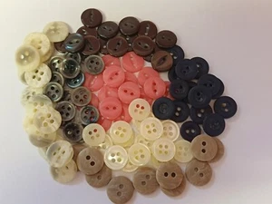 Job Lot 100 Blue Yellow Beige Stone Grey Khaki Pink Brown 2 & 4 Hole Buttons - Picture 1 of 9