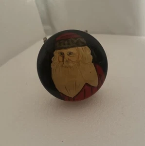 Caja de baratija de madera cara de Papá Noel arte popular hecha a mano y pintada redonda de 3,25" - Imagen 1 de 3