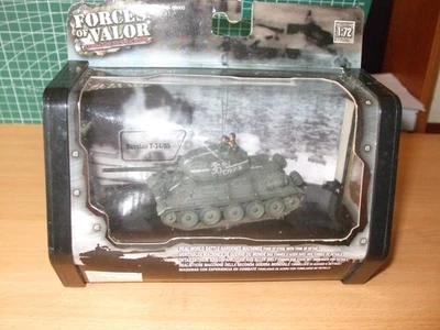 FORCES OF VALOR .RUSSIAN T-34/85  (1/72 SCALE) - Image 1 of 4