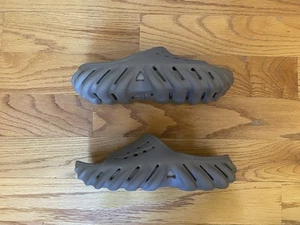 NUEVO Crocs Echo Slides Tumbleweed Caqui 208170-2G9 Para hombres Talla 7 - Imagen 1 de 6