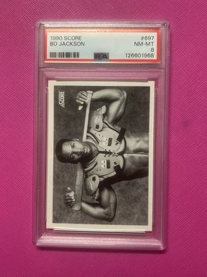 Almohadillas de hombro de murciélago Score Bo Jackson #697 1990 blanco y negro PSA 8 casi nuevo-como nuevo Foto 1 de 2