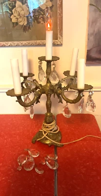 Candelabro antigo Hollywood Regency 5 braços latão prismas - Imagem 1 de 4