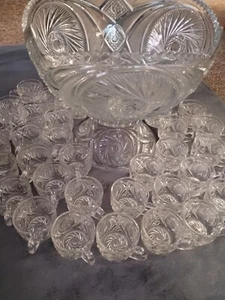 L.E. Smith Aztec Glass Punch Bowl With Stand And 39 Cups Huge Set STUNNING Heavy - Picture 1 of 16