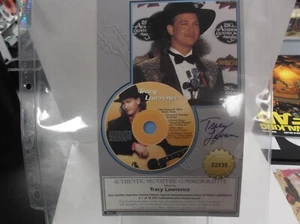 Hoja conmemorativa firmada por Tracy Lawrence 1993 ^ Autógrafo auténtico #2835 - Imagen 1 de 2