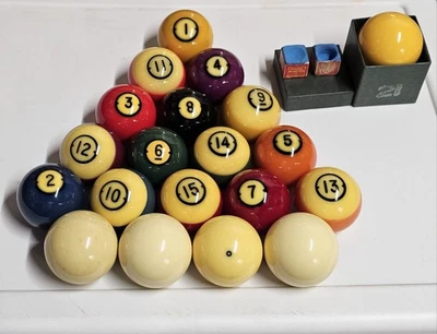 Juego de bolas de billar/piscina centenario de baquelita Brunswick casi perfecto ¡4 tacos adicionales! Foto 1 de 4