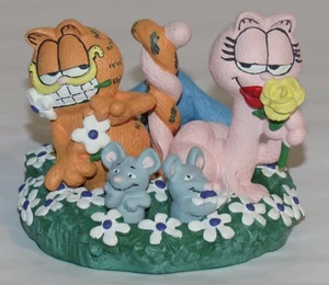 Figurina porcellana Garfield "Love in Bloom" Danbury 1993 come nuova - Nuova con scatola! - Foto 1 di 4