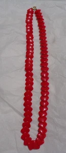 Vintage rote diamantförmige Lucite Acryl flache Perlen Halskette - Bild 1 von 4