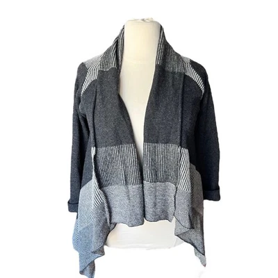 Suéter Mercer & Madison Talla M Chal Cuello Frente Abierto Corderos Lana Gris Pattered Foto 1 de 4