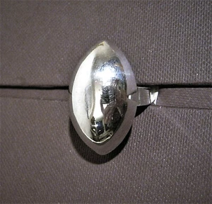 Ring, 925er Silber, gewölbter Hohlkörper, Länge 3,3 cm, Breite 2 cm - Bild 1 von 2