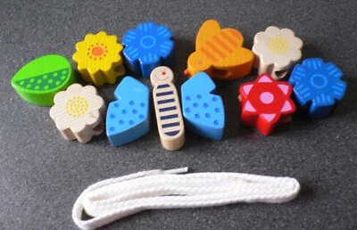 HABA Fädelperlen BLUMEN - 11 große Elemente aus Holz zum Fädeln - FÄDELSPIEL - Bild 1 von 4