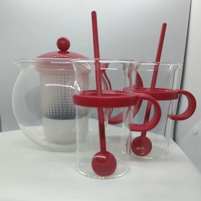 Juego de prensa de té Bodum con 2 tazas de té con cucharas de vidrio con tapa de plástico rojo y asas Foto 1 de 4