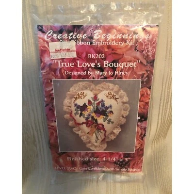 De colección True Love's Ramo Corazón Encaje Dijes Cinta de Seda Bordado Kit 4x5" Foto 1 de 4