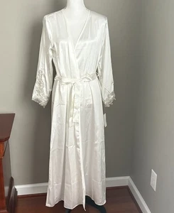 Flora Nikrooz Long Satin Robe Ivory Appliqués Size S/M Bridal Romantic NEW - Picture 1 of 14