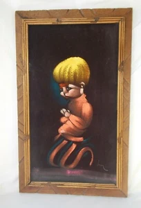 Cuadro de madera rústico tallado rezando niño pintura terciopelo negro vintage firmado  - Imagen 1 de 12