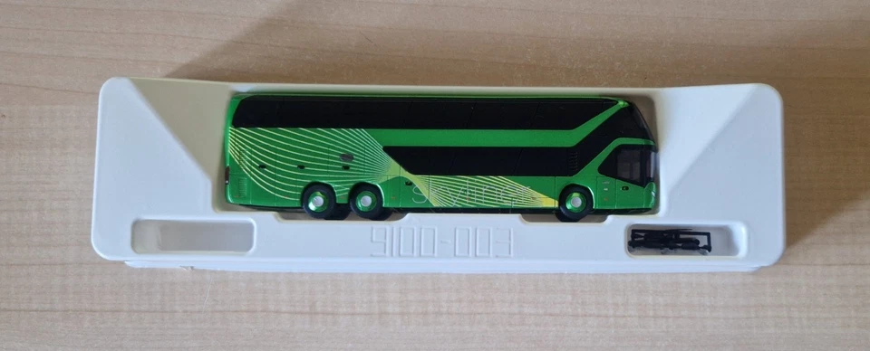 Rietze ZY.NEO73-8120-738120	NEOPLAN Tourliner Financial Services IAA 2018 1:87 - Imagen 1 de 4