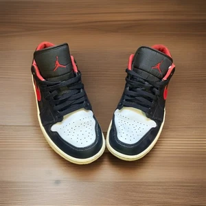 Size 9.5 - Jordan 1 Low White Toe 2022 - Picture 1 of 11