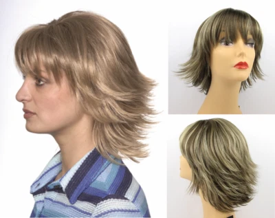 女士女士短直发 FLIPPY STYLE WIG 带 BANGS BREEZY FLIP UP BONITA — 第 1/4 张图片