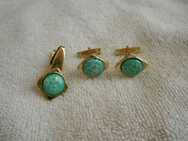 Gemelos vintage de cerámica verde tono dorado clip de corbata flores blancas Foto 1 de 1