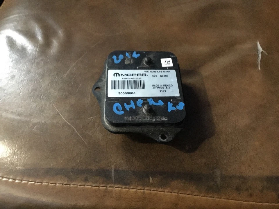 2014 Jeep Grand Cherokee HID headlight leveling module 61A-3002-1317 - Image 1 of 4