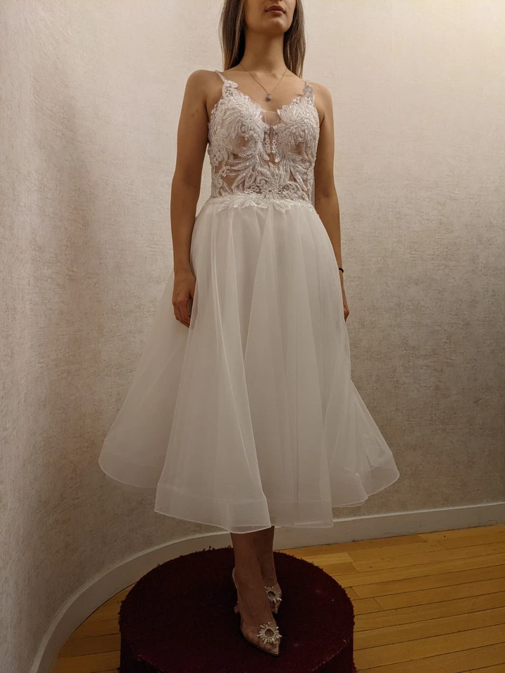 Vestido de novia corto talla 8 precio de venta sugerido por el fabricante: $1499 Foto 1 de 4