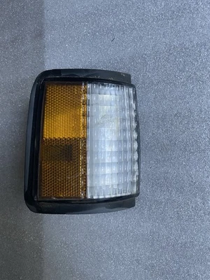 1986-88 Monte Carlo Luxury Sport LS Front Marker Lens Lights RH Passenger Side - Image 1 of 4