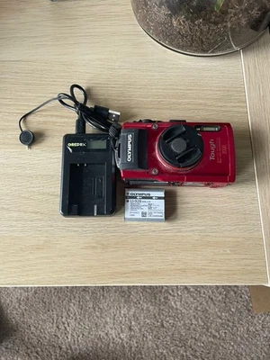 Cámara digital Olympus Tough TG-4 16,0 MP - roja Foto 1 de 4