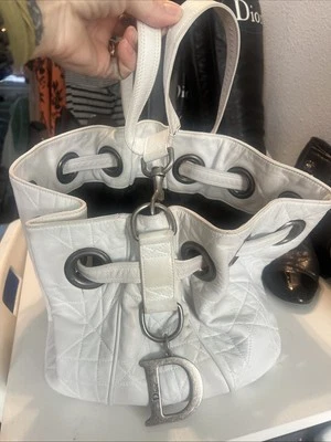 Bolso Hobo Dior Cannage Plata Logo Dije Hardware Blanco Off White Marfil Lujoso Foto 1 de 4