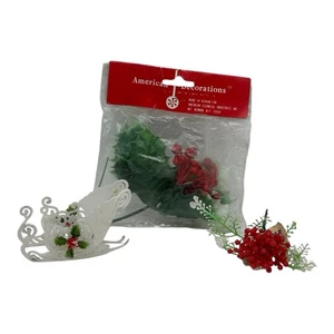 Vintage Menge 3 weiße Kunststoff Weihnachtsschlitten, Stechpalme Blatt & Beeren Ornamente - Bild 1 von 9