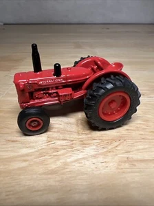 ERTL 1/64 INTERNATIONAL MCCORMICK WD9 TRACTOR FARM TOY - Picture 1 of 7