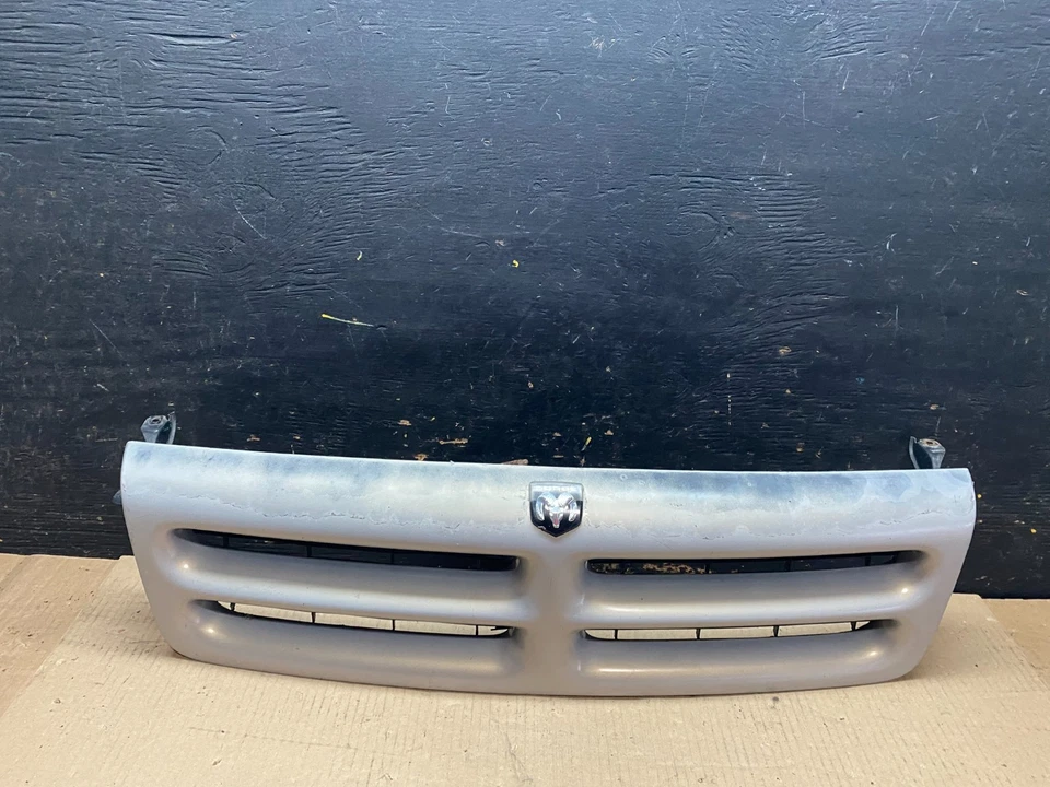 Dodge Spirit 1993 a 1995 parrilla delantera U7517 PS Foto 1 de 4