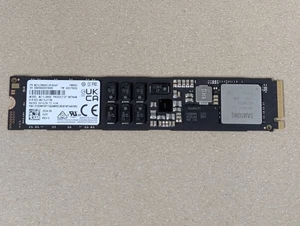 Samsung MZ1L2960HCJR-00A07 PM9A3 960 GB PCI-E Gen4 x4 M.2 unità SSD MZ-1L29600 - Foto 1 di 6