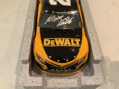 Matt Kenseth Autografiado 2017 Dewalt Last Ride Elite Diecast con Certificado de Autenticidad y Tarjeta Foto 1 de 4